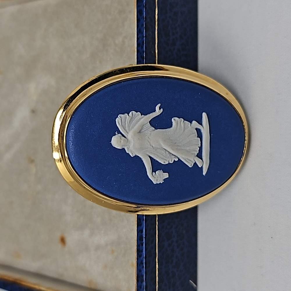 VINTAGE Jasperware Jewelryby WEDGWOOD Brooch